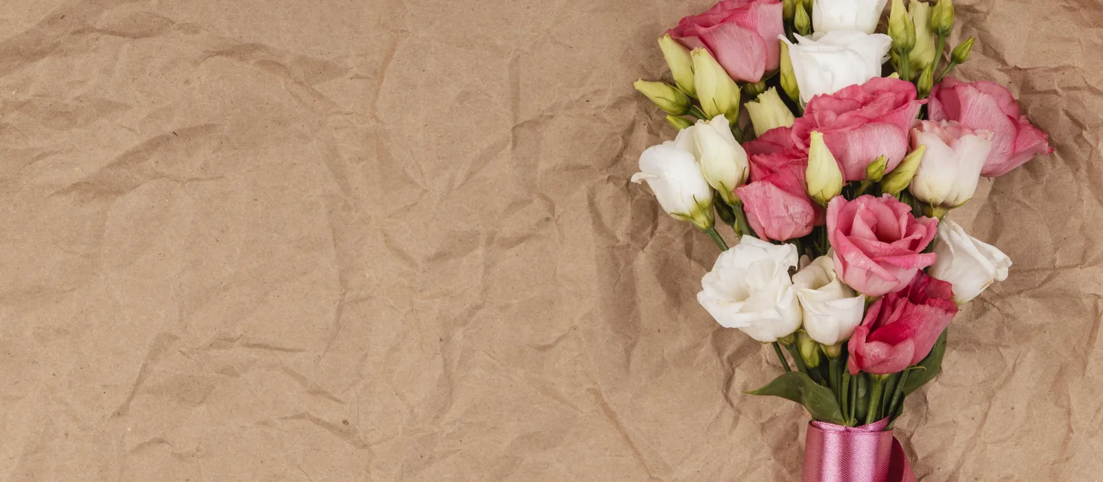 Éla Floral Studio gül ve şakayık buketi